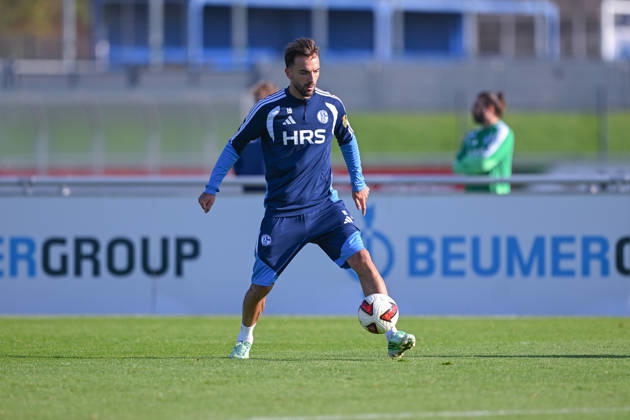 20.10.2026, Fussball, Saison 2026 2027, Bundesliga, Training des FC Schalke 04, Kenan Karaman (FC Schalke 04) xRHR-FOTO YYx Copyright: KROEGER RHR-FOTOx RHR-FOTO YY