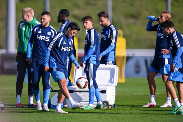 20.10.2026, Fussball, Saison 2026 2027, Bundesliga, Training des FC Schalke 04, Hee-chan Hwang (FC Schalke 04) xRHR-FOTO YYx Copyright: KROEGER RHR-FOTOx RHR-FOTO YY