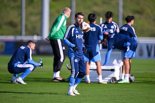 20.10.2026, Fussball, Saison 2026 2027, Bundesliga, Training des FC Schalke 04, Adil Aouchiche (FC Schalke 04) xRHR-FOTO YYx Copyright: KROEGER RHR-FOTOx RHR-FOTO YY