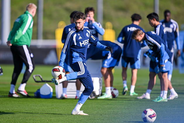 20.10.2026, Fussball, Saison 2026 2027, Bundesliga, Training des FC Schalke 04, Adil Aouchiche (FC Schalke 04) xRHR-FOTO YYx Copyright: KROEGER RHR-FOTOx RHR-FOTO YY