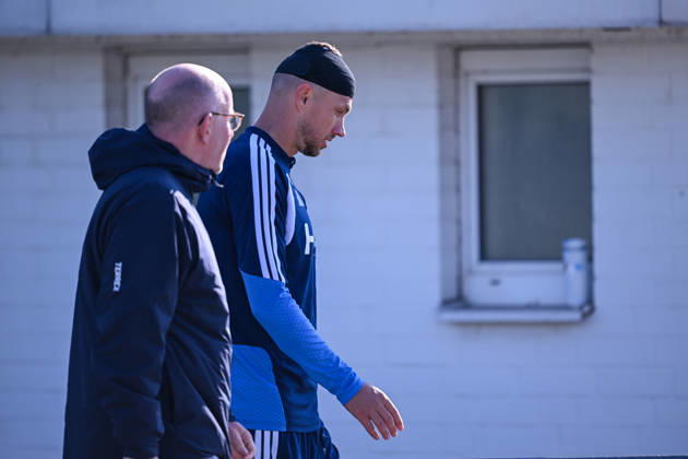 20.10.2026, Fussball, Saison 2026 2027, Bundesliga, Training des FC Schalke 04, Edin DÅ¾eko Dzeko (FC Schalke 04) geht vom Trainingsplatz, xRHR-FOTO YYx Copyright: KROEGER RHR-FOTOx RHR-FOTO YY