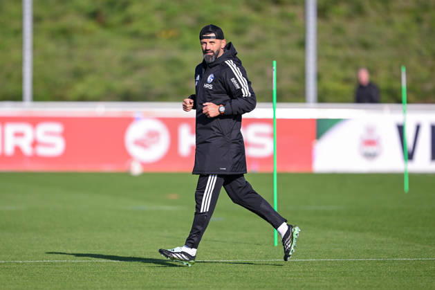20.10.2026, Fussball, Saison 2026 2027, Bundesliga, Training des FC Schalke 04, Trainer Miron Muslic (FC Schalke 04) xRHR-FOTO YYx Copyright: KROEGER RHR-FOTOx RHR-FOTO YY