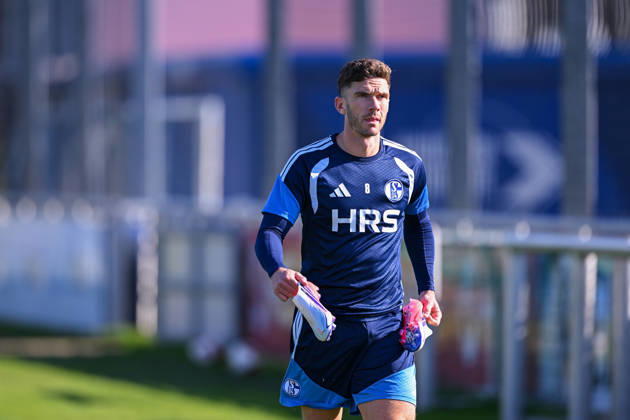 20.10.2026, Fussball, Saison 2026 2027, Bundesliga, Training des FC Schalke 04, Robin Gosens (FC Schalke 04) xRHR-FOTO YYx Copyright: KROEGER RHR-FOTOx RHR-FOTO YY