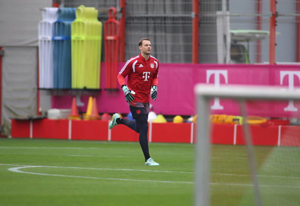 FC Bayern München, Abschlusstraining, Champions League, Saison 2026 2027, Fussball, Herren Manuel Neuer (FC Bayern München) beim Aufwärmen, laufen
