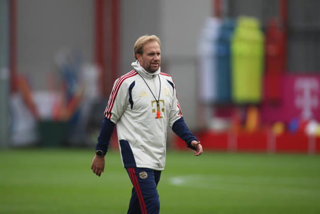 FC Bayern München, Abschlusstraining, Champions League, Saison 2026 2027, Fussball, Herren Aaron Danks, Co-Trainer (FC Bayern München) leitet heute das Abschlusstraining