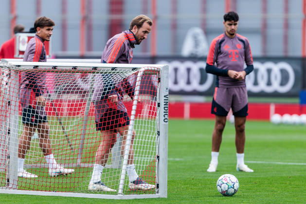 MUNICH, GERMANY - OCTOBER 20: Harry Kane (FC Bayern Muenchen, 9) controls the ball during the training session before the UEFA Champions League match between FC Bayern Muenchen vs. Arsenal FC at Trainingsgelaende an der Saebener Str on October 20, 2026 in Munich, Germany. Bavaria Germany Copyright: xSteffiexWunderlx