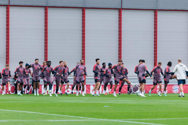 MUNICH, GERMANY - OCTOBER 20: Players of FC Bayern Muenchen warming up during the training session before the UEFA Champions League match between FC Bayern Muenchen vs. Arsenal FC at Trainingsgelaende an der Saebener Str on October 20, 2026 in Munich, Germany. Bavaria Germany Copyright: xSteffiexWunderlx