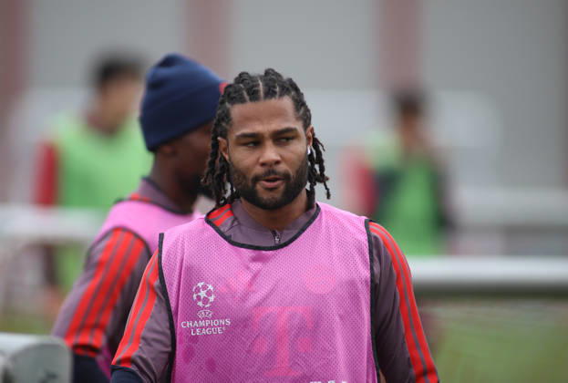 FC Bayern München, Abschlusstraining, Champions League, Saison 2026 2027, Fussball, Herren Serge Gnabry (FC Bayern München) Kopf, Portrait mit Leibchen