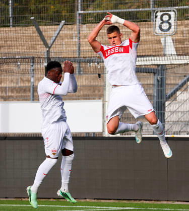 20.10.2026, Stuttgart, Fußball U19 Champions League, Saison 2026 2027, U19 YouthLeague VfB Stuttgart vs. Atletico Madrid, Jubel nach dem 1:1 Tor, Torschütze Enis Redzepi (VfB)