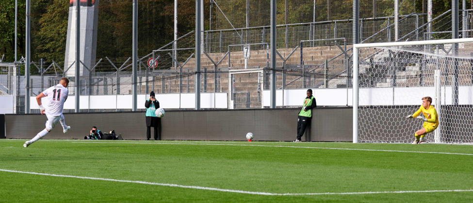 20.10.2026, Stuttgart, Fußball U19 Champions League, Saison 2026 2027, U19 YouthLeague VfB Stuttgart vs. Atletico Madrid, 1:1 Tor, Torschütze Enis Redzepi (VfB)