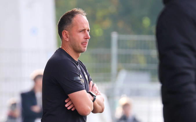 20.10.2026, Stuttgart, Fußball U19 Champions League, Saison 2026 2027, U19 YouthLeague VfB Stuttgart vs. Atletico Madrid, VfB Trainer Tobias Rathgeb