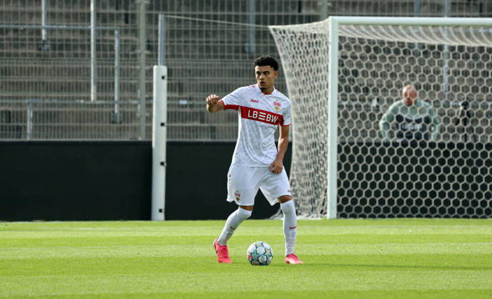 20.10.26 U19 VfB Stuttgart - U19 Atletico Madrid Deutschland, Stuttgart, 20.10.2026, Fussball, UEFA Youth League, Saison 2026 2027, U19 VfB Stuttgart - U19 Atletico Madrid: Gabriel Bruno Zarrella (U19 VfB Stuttgart).
