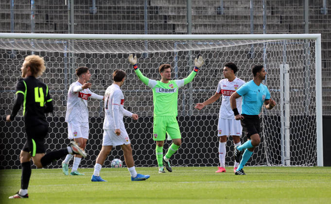 20.10.26 U19 VfB Stuttgart - U19 Atletico Madrid Deutschland, Stuttgart, 20.10.2026, Fussball, UEFA Youth League, Saison 2026 2027, U19 VfB Stuttgart - U19 Atletico Madrid: Tom Walz (U19 VfB Stuttgart).