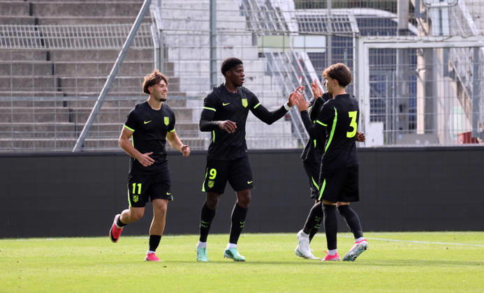20.10.26 U19 VfB Stuttgart - U19 Atletico Madrid Deutschland, Stuttgart, 20.10.2026, Fussball, UEFA Youth League, Saison 2026 2027, U19 VfB Stuttgart - U19 Atletico Madrid: mi. Gabriel Obama (U19 Atletico Madrid); Jubel Tor 0:1 Obama.