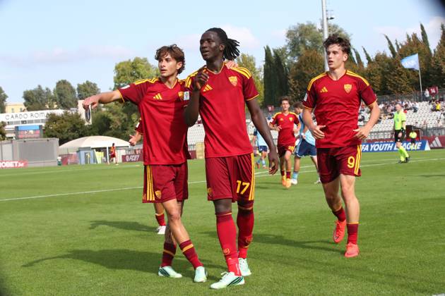 IPA89952068 - October 20, 2026 UEFA Youth League Spring Season: AS Roma vs. SK Slovan Bratislava. Pictured: Celebration (Photo by Gino Mancini)  Copyright: xGinoxMancini IPAxSportx xx IPA89952068 IPA89952068
