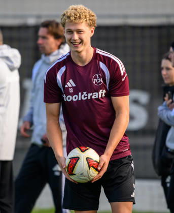 20.10.2026 - Fussball - 2. Fussball - Bundesliga - Saison 2026 2027 - 1. FC Nürnberg Nuernberg FCN ( Club ) - Training - Sportfoto Zink - xwoxzix - Piet Scobel (19, 1. FC Nürnberg FCN ) happy