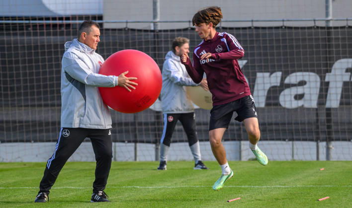 20.10.2026 - Fussball - 2. Fussball - Bundesliga - Saison 2026 2027 - 1. FC Nürnberg Nuernberg FCN ( Club ) - Training - Sportfoto Zink - xwoxzix - Gubov Milan (Physiotherapeut 1. FC Nürnberg FCN ) Marc Kornwachs Barjuan (35, 1. FC Nürnberg FCN )