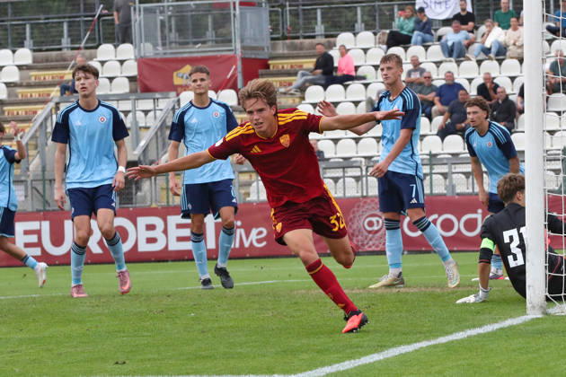 IPA89952458 - October 20, 2026 UEFA Youth League Spring Season: AS Roma vs. SK Slovan Bratislava. Pictured: Paratici scores a goal (Photo by Gino Mancini)  Copyright: xGinoxMancini IPAxSportx xx IPA89952458 IPA89952458