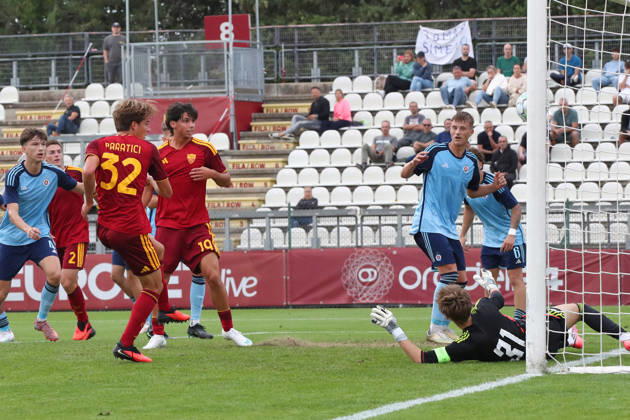 IPA89952459 - October 20, 2026, UEFA Youth League Spring Season: AS Roma vs. SK Slovan Bratislava. Pictured: Paratici scores the second goal (Photo by Gino Mancini)  Copyright: xGinoxMancini IPAxSportx xx IPA89952459 IPA89952459
