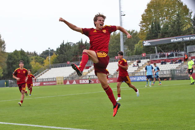IPA89952612 - October 20, 2026 UEFA Youth League Spring Season: AS Roma vs. SK Slovan Bratislava. Pictured: Lorenzo Paratici celebrates (Photo by Gino Mancini)  Copyright: xGinoxMancini IPAxSportx xx IPA89952612 IPA89952612