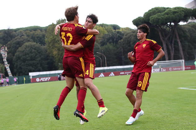 IPA89952613 - October 20, 2026 UEFA Youth League Spring Season: AS Roma vs. SK Slovan Bratislava. Pictured: Celebration (Photo by Gino Mancini)  Copyright: xGinoxMancini IPAxSportx xx IPA89952613 IPA89952613