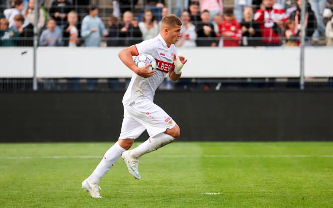 20.10.2026, Stuttgart, Fußball U19 Champions League, Saison 2026 2027, U19 YouthLeague VfB Stuttgart vs. Atletico Madrid, Jubel nach dem 2:3 Tor, Torschütze Enis Redzepi (VfB)