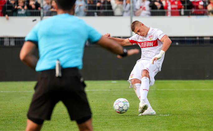20.10.2026, Stuttgart, Fußball U19 Champions League, Saison 2026 2027, U19 YouthLeague VfB Stuttgart vs. Atletico Madrid, 2:3 Tor, Torschütze Enis Redzepi (VfB)