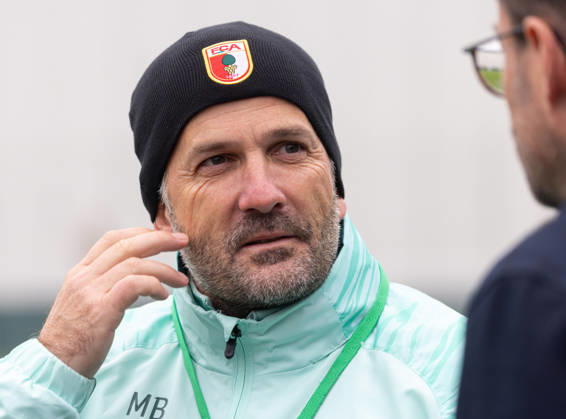 Manuel Baum (Trainer FC Augsburg) im Interview am Trainingsplatz; FC Augsburg, Training,