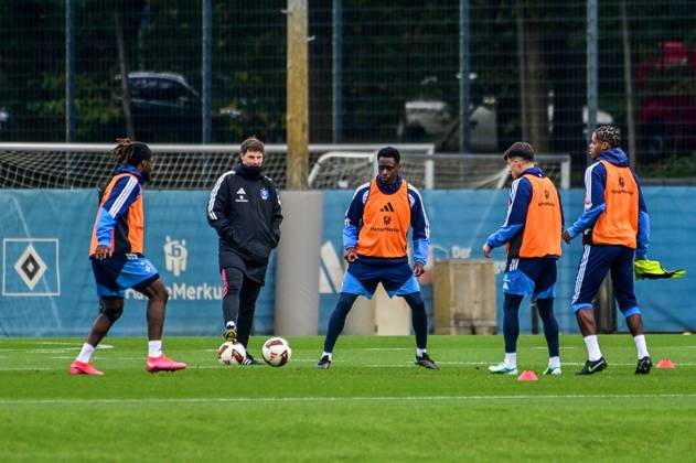 Terem Moffi Trainer Merlin Polzin Lokonga Albert Sambi Capaldo Nicolás Warmed Omar ( HSV ) Deutschland , Hamburg , Volksparkstadion , Fussball , 1. Bundesliga , Training des Hamburger SV