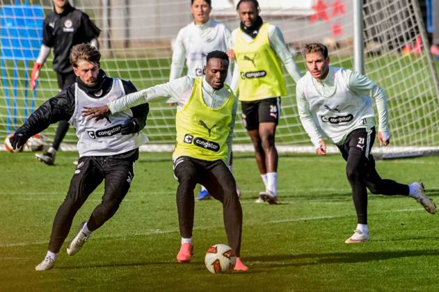 Connor Metcalfe Abdoulie Ceesay Lars Ritzka ( Pauli ) Deutschland , Hamburg , Trainingsgelände an der Kollaustrasse , Fussball , 2. Bundesliga , FC St Pauli