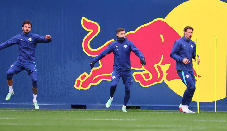 RB Leipzig - Training Champions League Leipzig, 20.10.2026, RB Akademie, UEFA Champions League , RB Leipzig - Abschlusstraining am Vortag von Real Madrid v. RBLeipzig , Im Bild v.l.: Max Finkgräfe Finkgraefe, Christoph Baumgartner und Willi Orban (alle RB Leipzig) ,