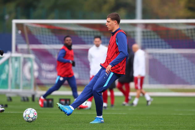 RB Leipzig - Training Champions League Leipzig, 20.10.2026, RB Akademie, UEFA Champions League , RB Leipzig - Abschlusstraining am Vortag von Real Madrid v. RBLeipzig , Im Bild: AMaxime Esteve ( 3, RB Leipzig) ,