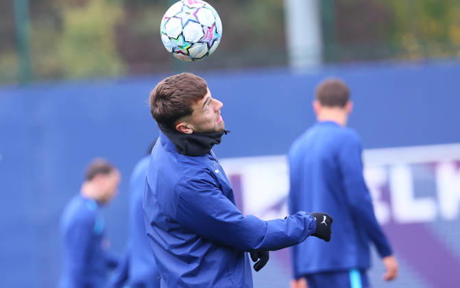 RB Leipzig - Training Champions League Leipzig, 20.10.2026, RB Akademie, UEFA Champions League , RB Leipzig - Abschlusstraining am Vortag von Real Madrid v. RBLeipzig , Im Bild: Brajan Gruda (10, RB Leipzig) ,