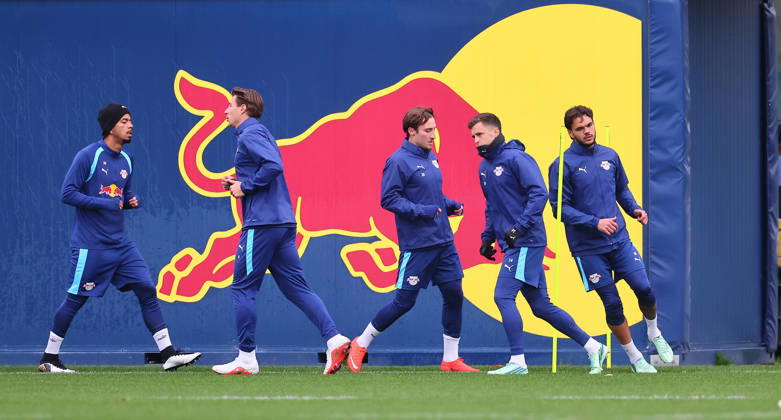 RB Leipzig - Training Champions League Leipzig, 20.10.2026, RB Akademie, UEFA Champions League , RB Leipzig - Abschlusstraining am Vortag von Real Madrid v. RBLeipzig , Im Bild v.l.: Benjamin Henrichs, Willi Orban, Rocco Reitz,Christoph Baumgartner und Max Finkgräfe Finkgraefe (alle RB Leipzig) ,