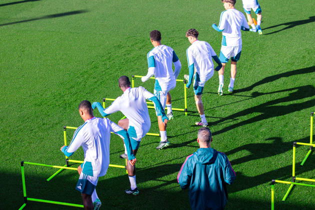 Fussball : Abschlusstraining, Real Madrid, 20.10.2026, Ciudad Real Madrid (Madrid) : Mannschaft beim Aufwärmen Copyright: xMichellexLukax
