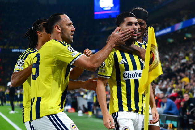Fenerbahce v Slavia Praha - UEFA Champions League ISTANBUL, TURKIYE - OCTOBER 20: Oguz Aydin (70) of Fenerbahce celebrates with his teammates after scoring a goal during the UEFA Champions League Week 3 match between Fenerbahce and Slavia Praha at Chobani Stadium, on October 20, 2026 in Istanbul, Turkiye. Arif Hudaverdi Yaman Anadolu Istanbul Turkey. Editorial use only. Please get in touch for any other usage.  Copyright: x2026xAnadoluxArifxHudaverdixYamanx