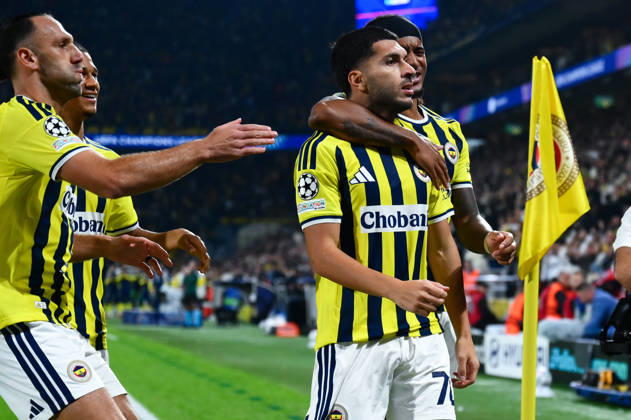 Fenerbahce v Slavia Praha - UEFA Champions League ISTANBUL, TURKIYE - OCTOBER 20: Oguz Aydin (70) of Fenerbahce celebrates with his teammates after scoring a goal during the UEFA Champions League Week 3 match between Fenerbahce and Slavia Praha at Chobani Stadium, on October 20, 2026 in Istanbul, Turkiye. Arif Hudaverdi Yaman Anadolu Istanbul Turkey. Editorial use only. Please get in touch for any other usage.  Copyright: x2026xAnadoluxArifxHudaverdixYamanx