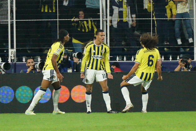 October 20, 2026, Kadikoy, Istanbul, Turkey: Mason Greenwood (C) of Fenerbahce celebrates with his teammates after scoring his team s first goal during the UEFA Champions League - League Phase, Matchday 3 - football match between Fenerbahce and SK Slavia Praha at Sukru Saracoglu Stadium in Istanbul, Turkey, on October 20, 2026. Kadikoy Turkey - ZUMAu194 20261020_zip_u194_020 Copyright: xTolgaxUluturkx