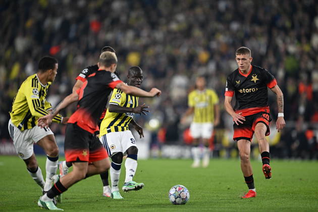 Fenerbahce v Slavia Praha - UEFA Champions League ISTANBUL, TURKIYE - OCTOBER 20: N Golu Kante (91) of Fenerbahce in action against Wiktor Nowak of Slavia Praha during the UEFA Champions League Week 3 match between Fenerbahce and Slavia Prag at Chobani Stadium, on October 20, 2026 in Istanbul, Turkiye. Oguz Yeter Anadolu Istanbul Turkey. Editorial use only. Please get in touch for any other usage.  Copyright: x2026xAnadoluxOguzxYeterx