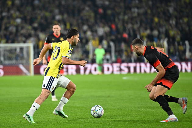 Fenerbahce v Slavia Praha - UEFA Champions League ISTANBUL, TURKIYE - OCTOBER 20: Oguz Aydin (L) of Fenerbahce in action during the UEFA Champions League Week 3 match between Fenerbahce and Slavia Prag at Chobani Stadium, on October 20, 2026 in Istanbul, Turkiye. Oguz Yeter Anadolu Istanbul Turkey. Editorial use only. Please get in touch for any other usage.  Copyright: x2026xAnadoluxOguzxYeterx