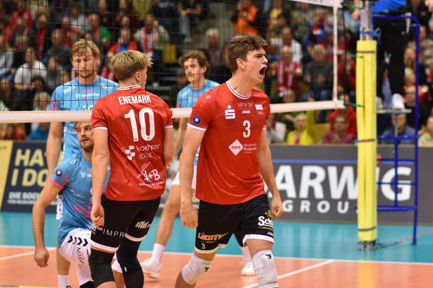 Kieran Robinson-Dunning (TV Rottenburg, 03), links Jonas Enemark (TV Rottenburg, 10) TV Rottenburg vs. SWD powervolleys Dueren, Volleyball, 1. Bundesliga Maenner, 1. Spieltag, Spiel 1006, Spielzeit 2026 2027, 20.10.2026, TV Rottenburg vs. SWD powervolleys Dueren, Volleyball, 1. Bundesliga Maenner, 1. Spieltag, Spiel 1006, Spielzeit 2026 2027, 20.10.2026 Rottenburg Copyright: xEibner-Pressefoto RalphxKunzex EP_RKE