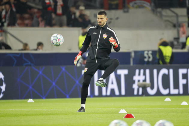 Fabian Bredlow (VfB Stuttgart, 01) beim Aufwärmen vor Spielbeginn , Deutschland, Fussball, UEFA Champions League, 3. Spieltag, 2026 2027, VfB Stuttgart vs. Atletico Madrid, 20.10.2026, Stuttgart Arena Stuttgart Deutschland Copyright: xGrantxHubbsx