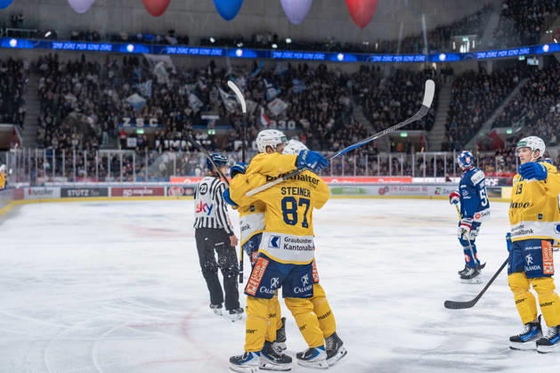 20 10 2026, Zürich, Swiss Life Arena, National League: ZSC Lions - HC Davos, Torjubel HC Davos zum 0:1. 87 Lars Steiner (Davos) Zürich Swiss Life Arena Zürich Switzerland Copyright: xJustPictures.ch StefanxEmchx jp-de-StEm-DSC0019420261020