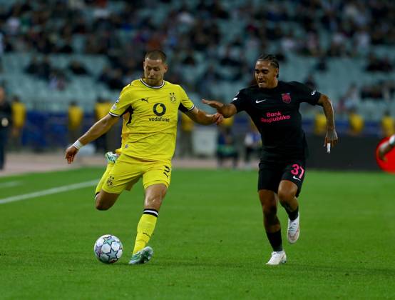Sabah FC v Borussia Dortmund - UEFA Champions League BAKU, AZERBAIJAN - OCTOBER 20: Du Gueiroz of Sabah FC in action against Anton Valdemar of Borussia Dortmund during UEFA Champions League week 3 football match between Sabah FC and Borussia Dortmund at Baku Olympic Stadium in Baku, Azerbaijan on October 20, 2026. Resul Rehimov Anadolu Baku Azerbaijan. Editorial use only. Please get in touch for any other usage.  Copyright: x2026xAnadoluxResulxRehimovx