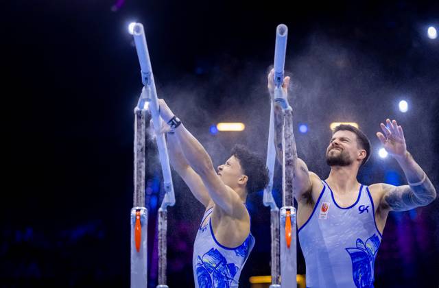 ROTTERDAM - Casimir Schmidt and Jermain Gruenberg in action during the men s team final at the World Gymnastics Championships in Rotterdam Ahoy. IRIS VAN DEN BROEK ANP xVIxANPxSportx xxANPxIVx 573089063 originalFilename: 573089063.jpg