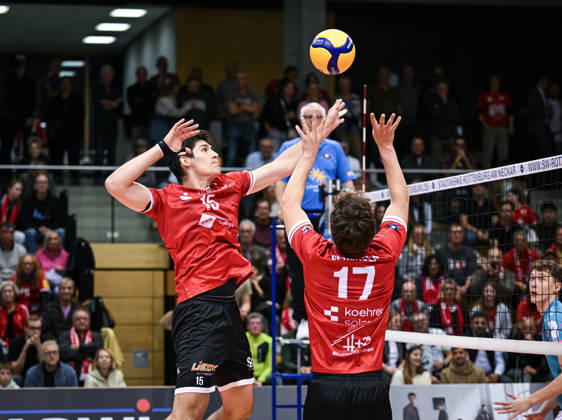 Volleyball 1. Bundesliga Saison 2026 2027 1. Spieltag 20.10.2026 TV Rottenburg - SWD powervolleys Dueren Philipp Friedrich (li, TV Rottenburg) und Aurel Sprenger (re, TV Rottenburg)