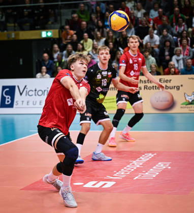 Volleyball 1. Bundesliga Saison 2026 2027 1. Spieltag 20.10.2026 TV Rottenburg - SWD powervolleys Dueren Jonas Enemark Petersen (li, TV Rottenburg)