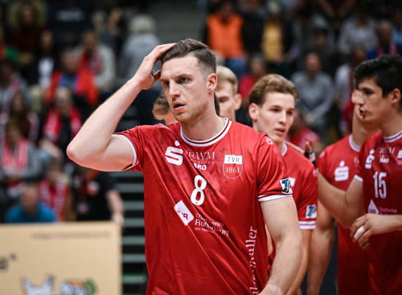 Volleyball 1. Bundesliga Saison 2026 2027 1. Spieltag 20.10.2026 TV Rottenburg - SWD powervolleys Dueren Niklas Lichtenauer (TV Rottenburg) nachdenklich