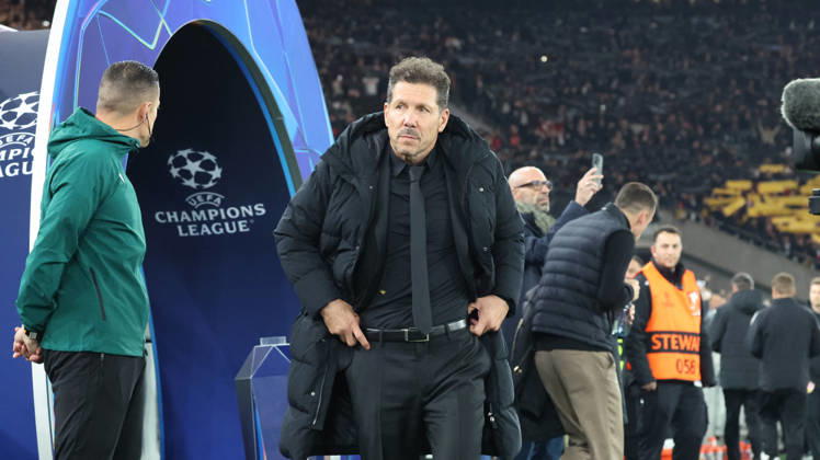 20.10.2026, xrekx, Fussball UEFA Champions League, VfB Stuttgart - Atletico Madrid v.l. Diego Simeone Trainer (AtlÃ tico Madrid) Stuttgart