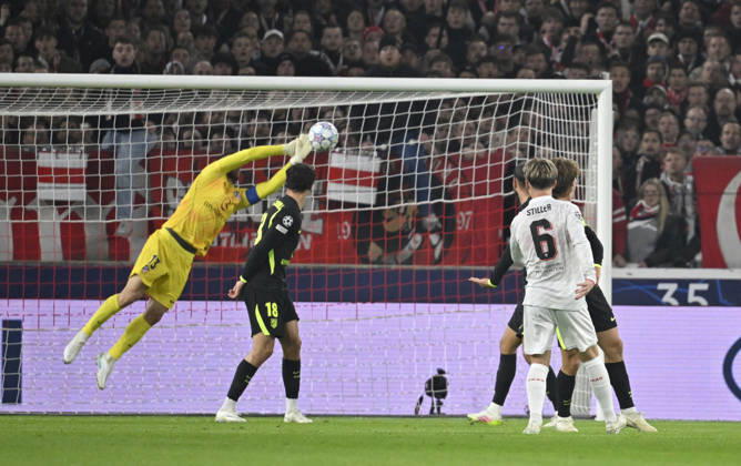 Torschuss Aktion Torchance Angelo Stiller VfB Stuttgart (06) Torwart Jan Oblak Atletico de Madrid (13) Aktion Champions League VfB Stuttgart vs Atletico Madrid 20.10.2026 DFL REGULATIONS PROHIBIT ANY USE OF PHOTOGRAPHS AS IMAGE SEQUENCES AND OR QUASI-VIDEO Champions League VfB Stuttgart vs Atletico Madrid